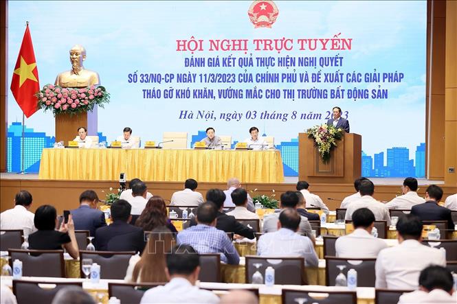 线上会议评估政府2023年3月11日第33/NQ-CP号决议的实施成果,并提出解决房地产市场困难和障碍的措施。
